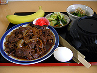 牛丼、おひたし、漬け物